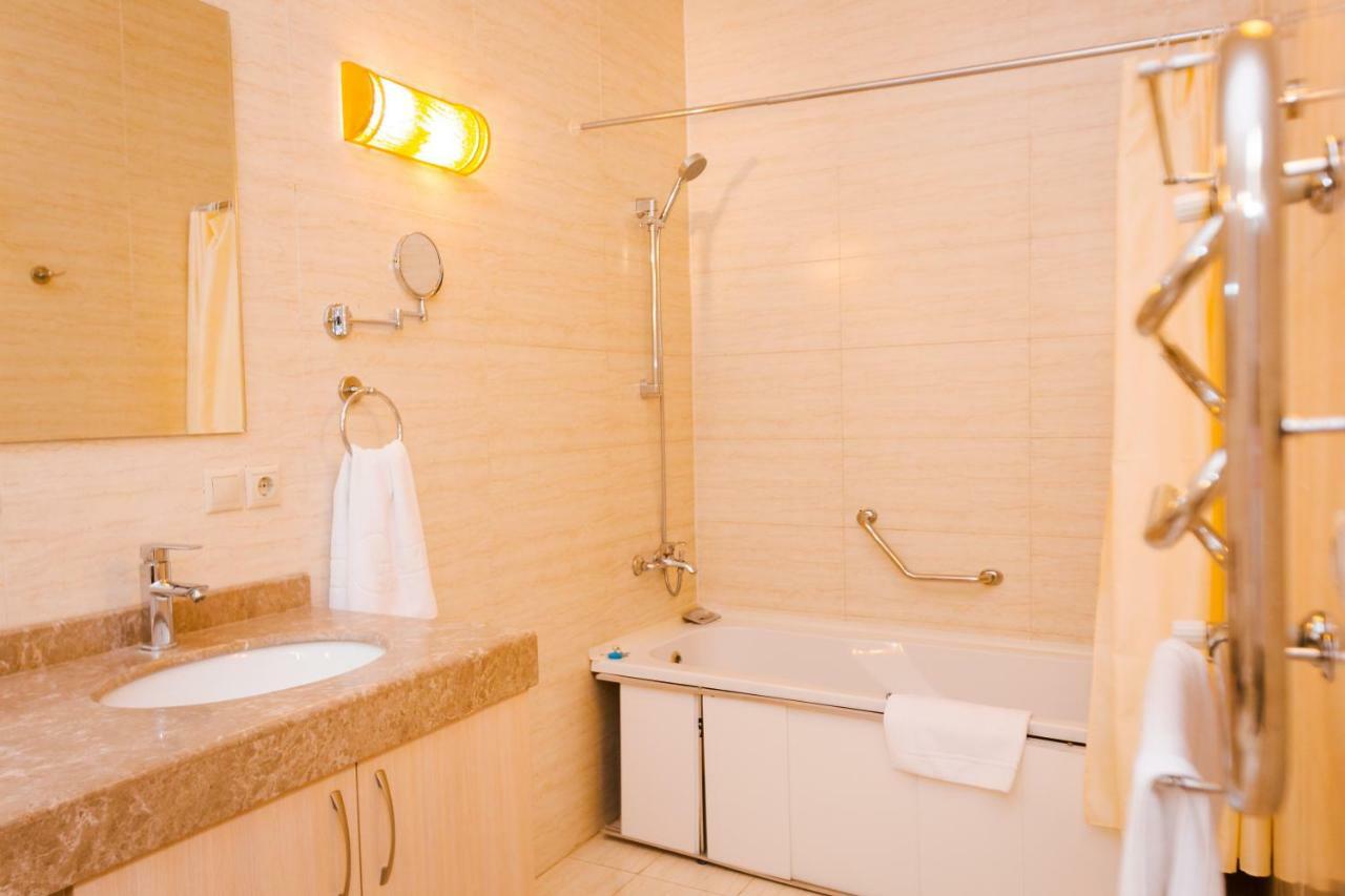 Atb Grand Hotel Atyrau Exterior photo